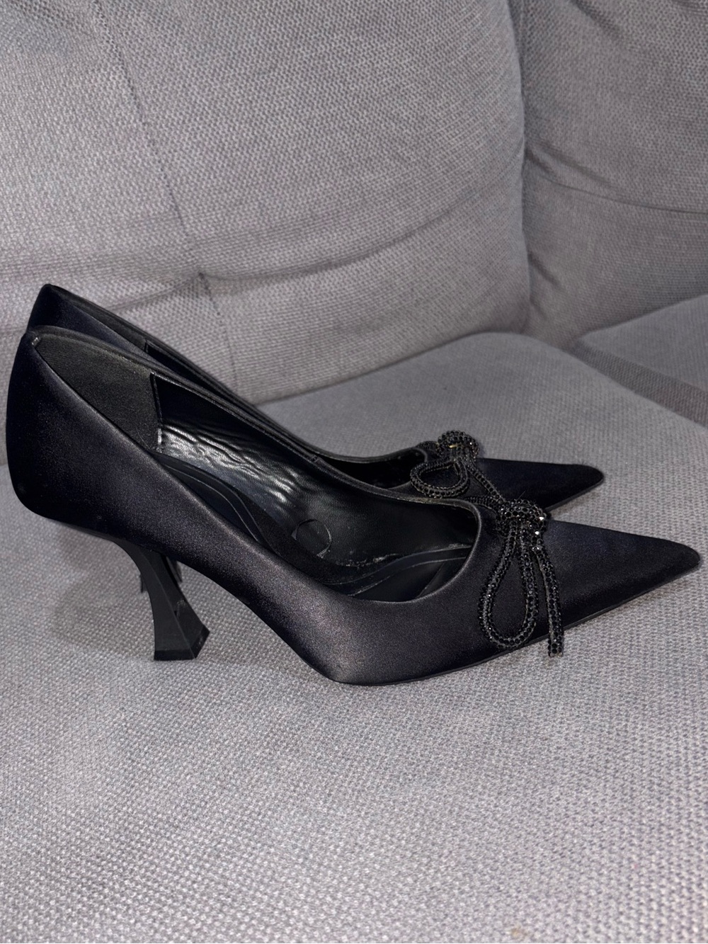 Zara Classic Black Pointed Toe Bow Pumps - Women